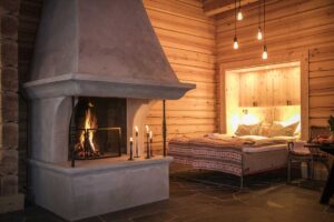 Fireplace and double bed in Fjällvistet Suite